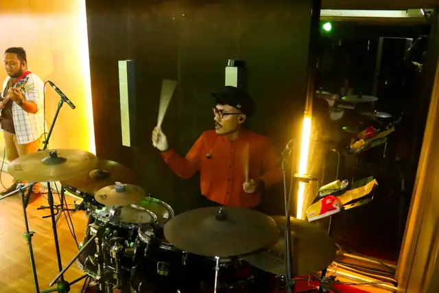 Pelayanan adalah anugerah Tuhan kepada kita, di mana kita diberi kesempatan untuk menjadi rekan sekerja-Nya. Maka, lakukanlah pelayanan sebagai pengabdian kepada Tuhan, sekaligus menjadi teladan bagi orang-orang yang kita layani. #worshipsong #praisethelord #drummergereja #worshipdrummer 