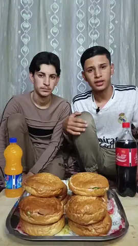 تحدي أكل 10 هامبرگر 🍔 #تحديات #اكل #اندومي #حلويات #اكسبلور  #الشعب_الصيني_ماله_حل😂😂 