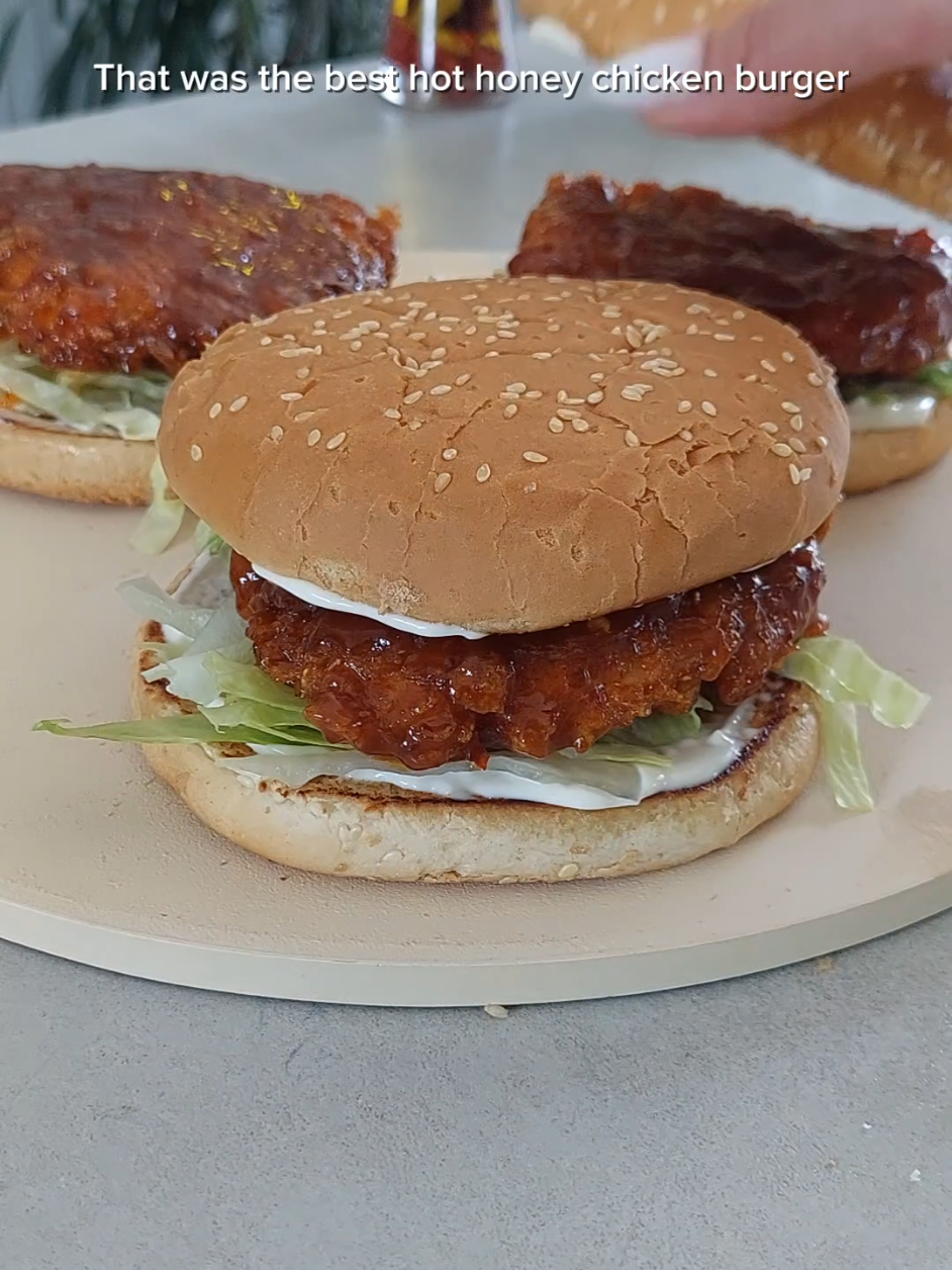Those  Hot honey chicken burgers  was absolutely delicious and super simple to prepare it!Ingredients are listed in the video and you can find all my recipes on barbhomekitchen.com #chickenburger #chicken #quickrecipes #EasyRecipes #lunchideas 