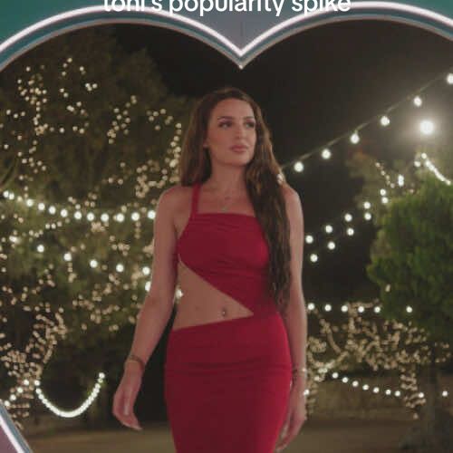 Replying to @(ෆ˙ᵕ˙ෆ) #greenscreen so happy Toni is getting the reception she deserves!!! now to get a man that deserves her! (also no mess ups on reading my Love Island notes this time but also no numbers lmao) #loveislanduk #LoveIsland 