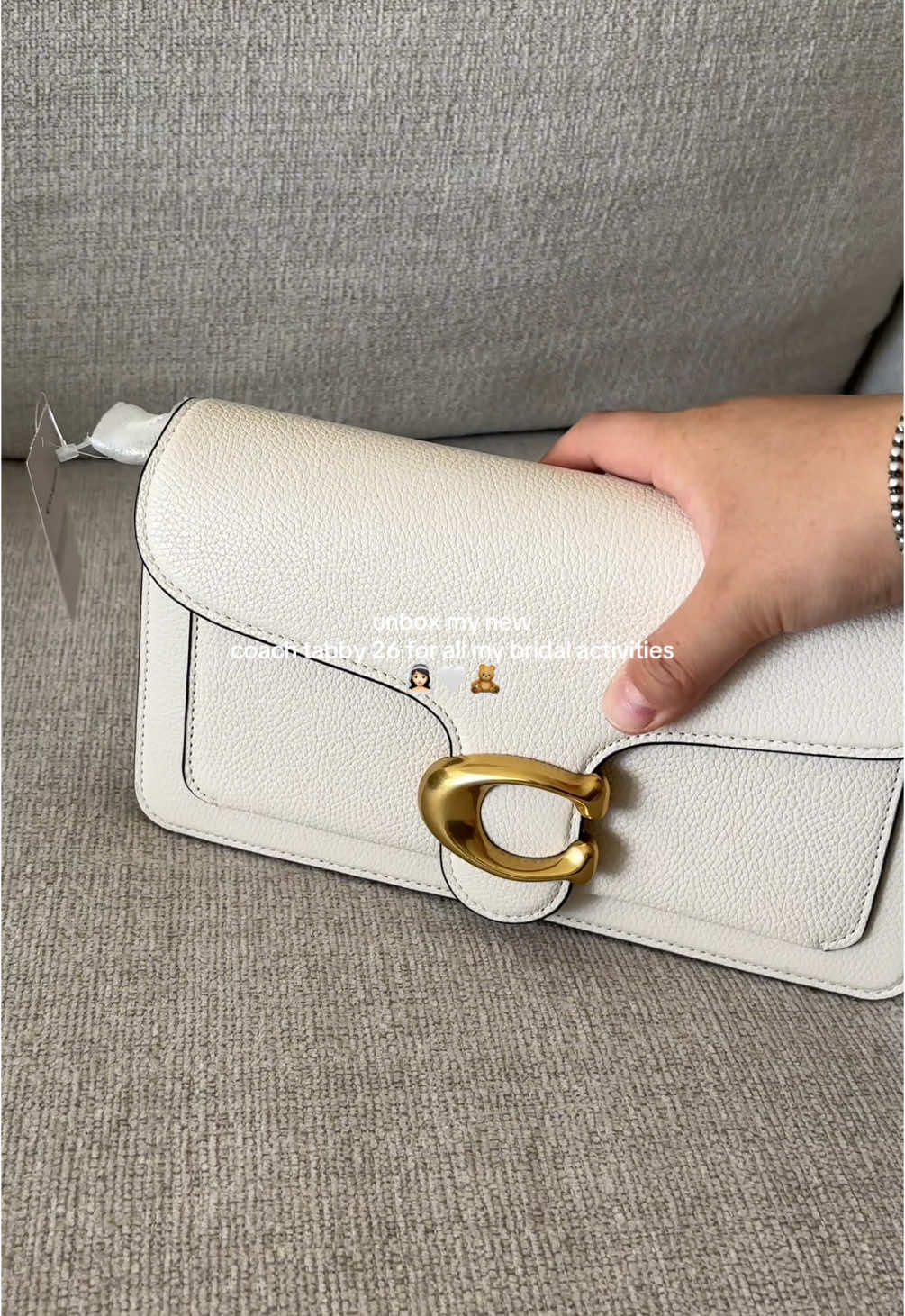 Didn’t own a white bag, so I gave in and bought a cosch tabby 26!! Perfectttt for all my upcoming bridal activites @Coach @Jellycat 🤍👰🏻‍♀️💍#coachny #coach #tabby26 #coachtabby #bridal #engaged #bridalera #bridaloutfits #bridalhandbag #whitehandbag #coachbags #bridalbag #bridetobe #engagement 