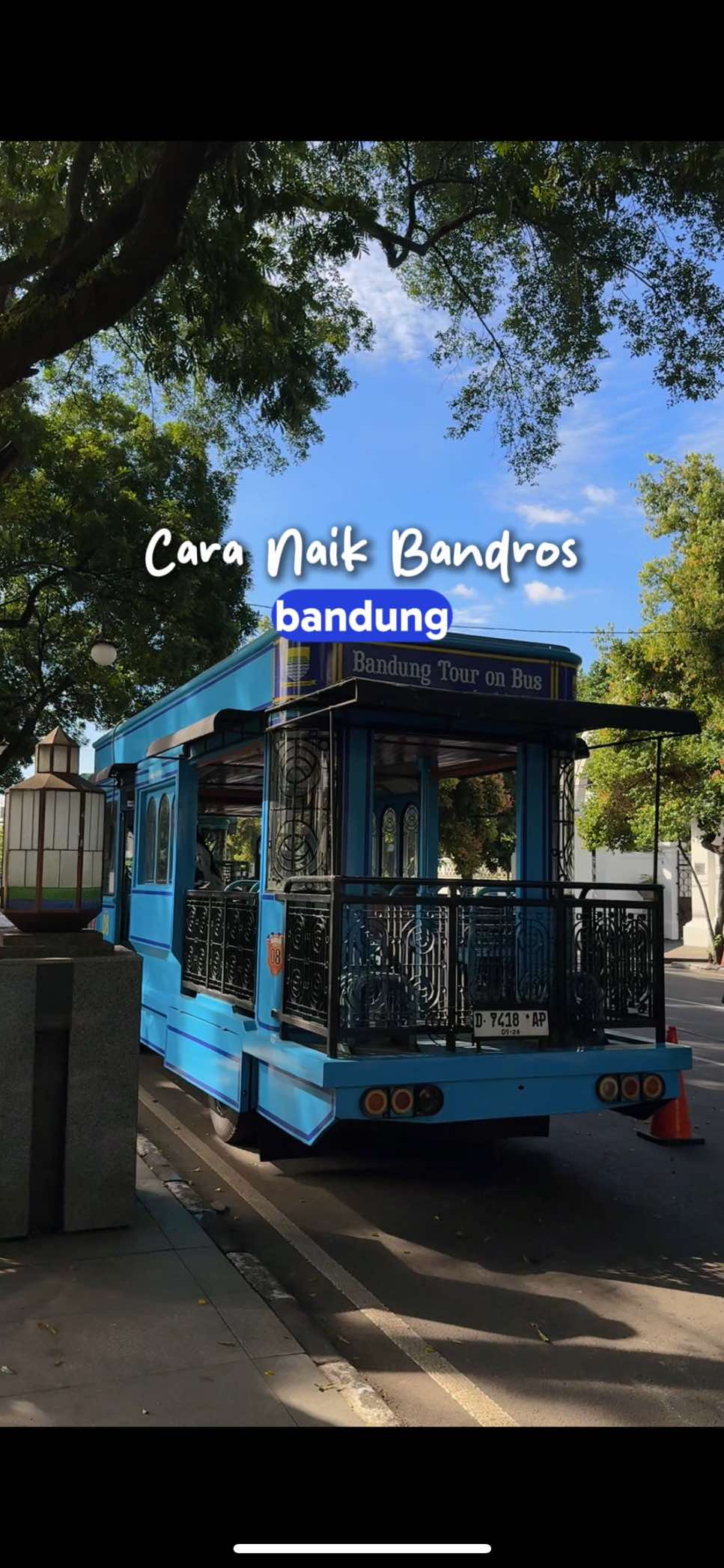 Seru juga naik bandross ini 🫶✨ Praktisnya nginep deket alun alun bandung aja biar tinggal jalan kaki. Klik tag lokasiku biar book hotel strategis bandung lebi hemat yaa #HotelBandung #JelajahHepi #tiktokgoschoolholidayfest #WisataBandung #Budgethotel 