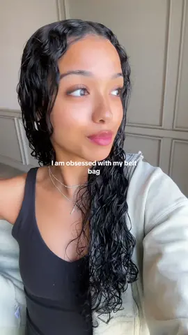 Purses are just not my favorite. I am obsessed with this @lululemon belt bag because it’s small and it just sits on my waist. My hands need to be FREE. #lululemon 