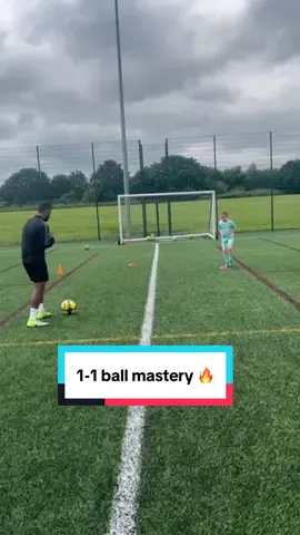 1-1 session with little Georgie, what a player!  #coaching #footballtiktok #grassrootsfootball #onetoonecoaching #skills 