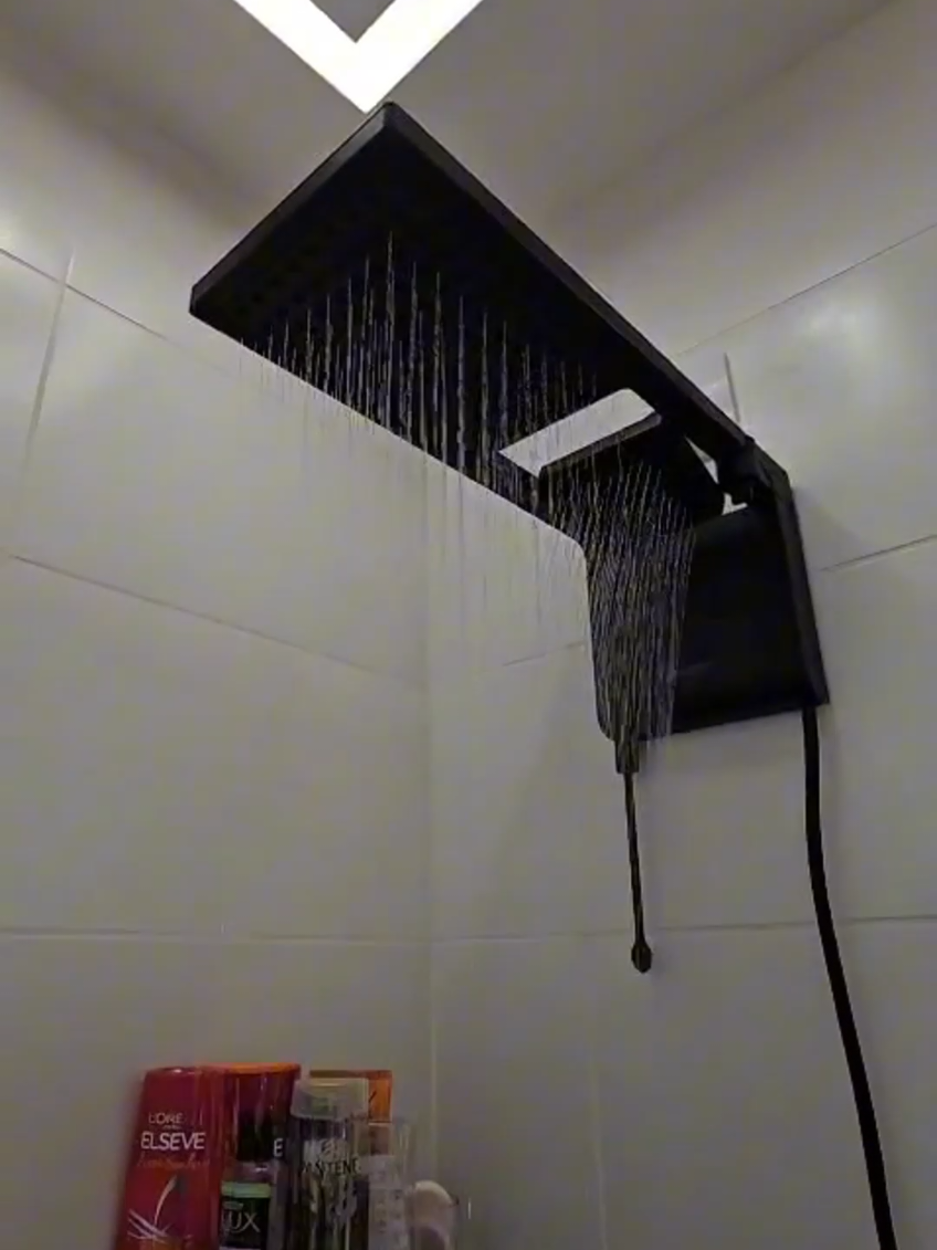 “Chuveiro novo instalado com acabamento perfeito 💧⚡” “Aqui o padrão é qualidade, não improviso.” #goiania #encanador #encanadorgoiania #eletricistagoiania #chuveiro #chuveiroqueimado #chuveirolorenzettiacquaduo 