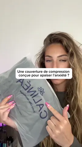 J’ai découvert la couverture de compression de chez Calinéa et ça me change la vie quand je me sens angoissée ✨ Mon code promo : ELISE10 vous offre -10% de réduction sur l’ensemble du site 🕺#anxiete #crisedangoisse #objet #couverture 