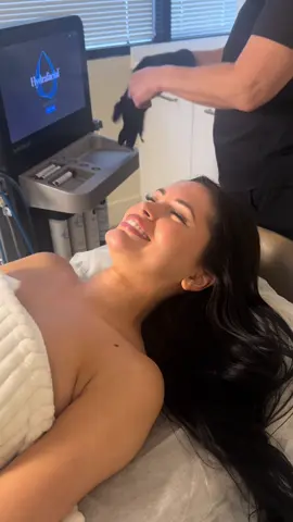 Obsessed with the HydraFacial! Went to @HAAS Wellness to get event ready 🤍 #hydrafacial #haaswellness 