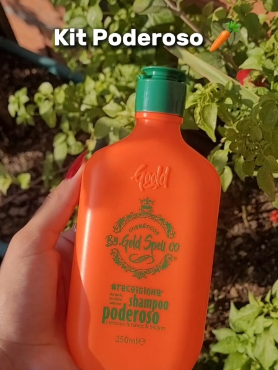 🛍 | Kit Poderoso Gold Spell 🥕 Kit de shampoo, condicionador e tônico que: – Ajuda a repor a água perdida dos fios – Proporciona brilho as madeixas – Faz uma limpeza suave no couro cabeludo – Remove as impurezas – Estimula o crescimento saudável dos fios e muito mais! #tiktokshop #viral #shopee #goldspell #kitpoderoso #tonicopoderoso #tonico #foryou #fyp #tonicocapilar 