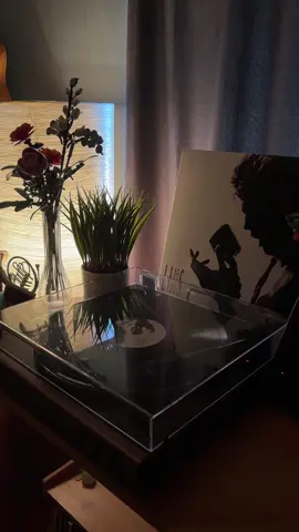 Luis miguel has 0 Missed#luismiguel#lamentira #vinyl #recordplayer #music 