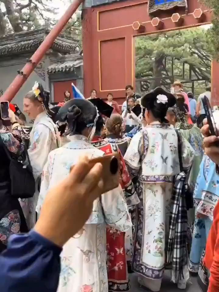 From foreign tourists to “Chinese” princesses! #ChinaTravel