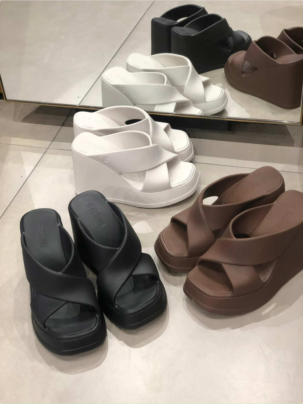 Ideal para quem ama praticidade com personalidade, a Melissa Free Vibe é versátil o suficiente para te acompanhar do look casual ao mais ousado, sempre com a leveza que só a Melissa entrega💗🛍️ #foryoupage  #melissaoficial  #explore  #fyp  #melisseiras 