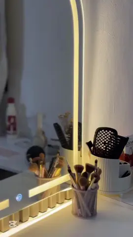 ✨ Espelho Oval para Penteadeira  ✨ Com 3 tons de LED, vidro jateado e botão touch o toque de elegância e modernidade que seu cantinho merece! 💡💖 Perfeito para maquiagem, skincare ou aquela selfie linda! Gostou? Me chama que eu te mando o link! 📲💬  #Achadinhos #EspelhoDosSonhos #CantinhoPerfeito