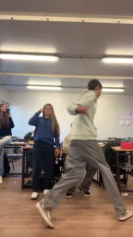 #parati #novenoocho#ochonoveno#viral#visitas#10k#tiktok#viral#paratpravoce#fpyyyyyyyy#trend#clase#auladeclase#salor#horalibre#trending#parati#pravoce#uruguay#liceo#clase#union #caida #viralponemeenoarati #lentejas#tres#bailedetres#parati#parati#parati#parati