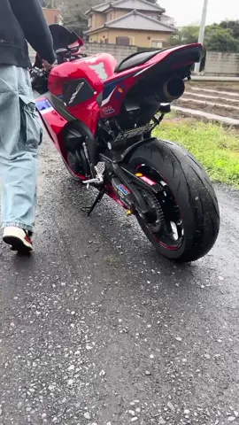 ６日オースティンフルエキにします。 オースティンスリップオン #モトスク #HONDA #cbr #HRC #cbr600rr #バイク #バイク男子 #おすすめ #関東 #マフラー #マフラー音 #オースティン