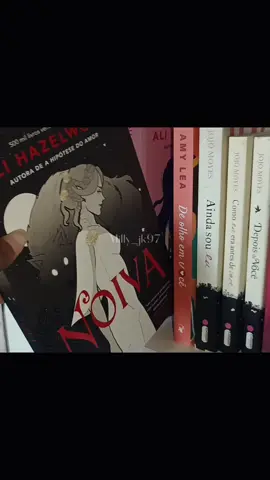 Qual sua leitura atual? leitores apoiam leitores ✨  #BookTok #leitura #videoviral #leitores #books #leitoresdotiktok #videovirall #fyyyyyyyyyyyyyyyy #leitoresdotiktok #monetizartiktok #booktok #noivaalihazelwood  #leitura #naopasseessevideo 