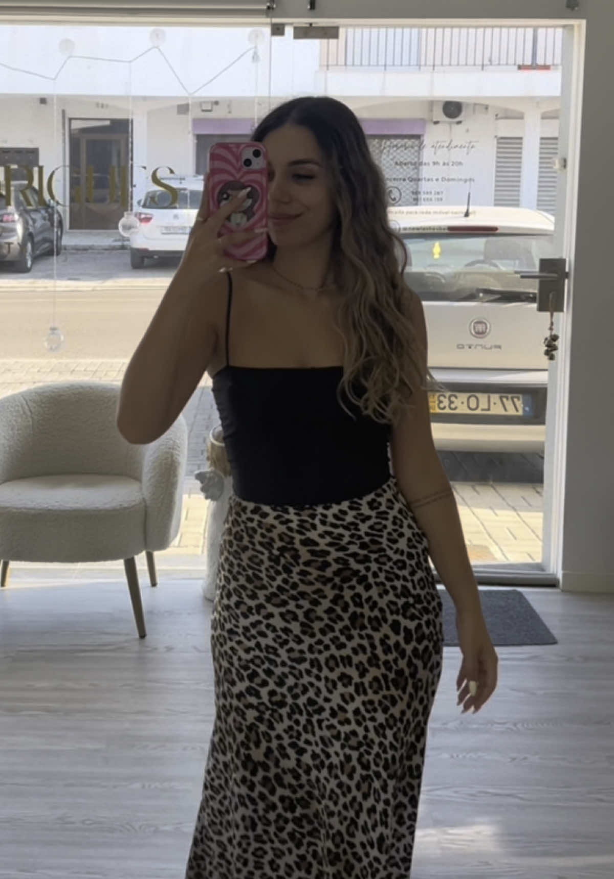 This is the setup for my magic tricks, the glam is about to start 💫🪩 #portugalviral #trends #fy #fyp #beauty #portugal🇵🇹 #glam #makeupartist #maquilhagemportugal #mua #makeup