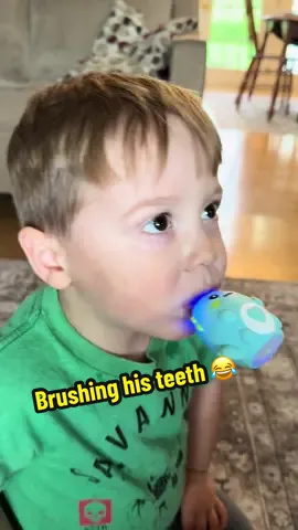 BRUSH YOUR TEETH KIDS! #fyp #mouthguardtoothbrush #kidstoothbrush #fypdentalhygiene #ttahoptiktokshop 