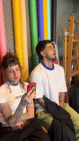 Quer impressionar no role e não sabe como? Calma... Olha pra sua camiseta, ela muda de cor com o calor do seu próprio corpo, com certeza vai conquistar... Assim, as vezes nem a caipora pode te ajudar, mas vai dar certo!