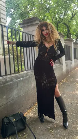 LEVEL UP and DRESS THE BEST 🔜 LIVE here @SignaturebyRalucaBadulescu 