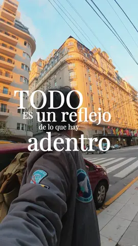 Todo da cringe, hasta que entiendes esto: 1- Recuerda que el que se burla, habla más de sí que de ti. 2- Todo da cringe… hasta que funciona. 3- La burla no es personal, es proyección. 4- Hazlo igual. Aunque tiemble la voz. Y si dudas… hablame. Yo te lo recuerdo. Guarda este video para los días en que quieras rendirte. #Lifestyle #mindset #Vlog #psicologia #fyp #cringe 