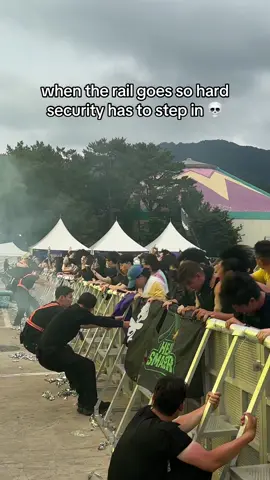 headbangers are worldwide this was in south korea!! #dubstep #edm #raves #basshead #edmtok 