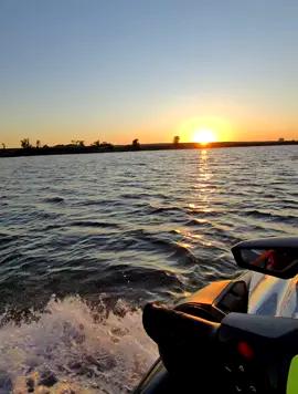 Testing the  #metaglasses out on the water 😎👍🏽 