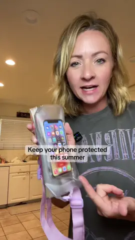Protect your phone this summer with this waterproof belt bag!! #phoneprotector #phonecase #travel #pool #beach #beltbag 