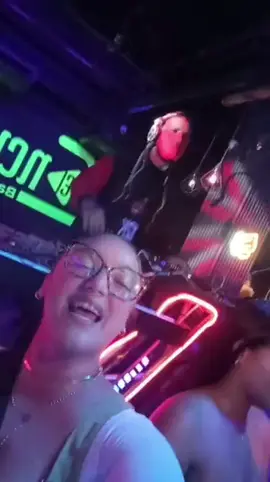 #yosoycastillete🗿 Acompañado de @azzara Raaaa pa pa pa pa no sé ponga bruto #lachanteadora en @el encuentro bar restaurant cantando un maleanteo #prrruuuuu del principe @Jose Cosculluela #guarenas #guatire #SHIPLAKKK 