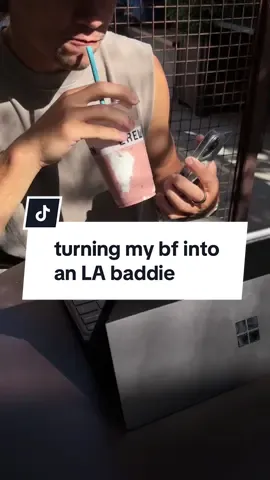 the way he’s chugging it lol #erewhon #haileybieber #haileybiebersmoothie #erewhonsmoothie #boyfriend #dating #losangeles #la 