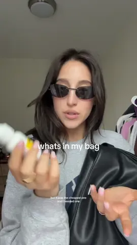 whats in my bag!!! #whatsinmybag #stevemadden #stevemaddenbag #whatsinmypurse #marrypoppinsbag 