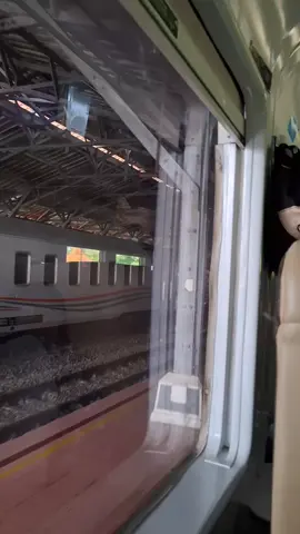 #fyp #fypシ #vibes #keretaapiindonesia #videokereta #rf #kai #fyp 