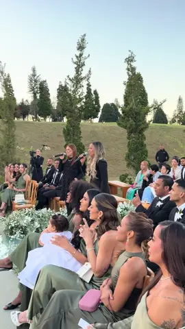 Que tarde incrível!! Que honra fazer parte de um momento tão especial na vida de vocês! Que Deus continue abençoando @sarahbiaa @calebe_00 🙌🙏🏽 Obrigada amigos. Vocês são demais ! Amo vocês @sousarahalves @renatinhomax @eduardonykiba @re_nykiba @jhenyfercerqueira 