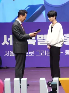 enhypen dilantik sebagai seoul metropolitan government ambassador. pen aku ikut seneng pen, makin yakin aku ga salah ngestan kalian #enhypen 
