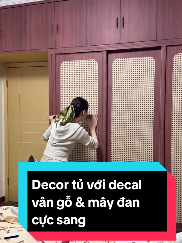tủ cũ hóa sang xịn mịn liền! ✅ Dán gọn lẹ ✅ Không tốn nhiều chi phí ✅ Tự tay làm, tự tay chill Ai mê decor kiểu nhẹ nhàng mà vẫn nổi bật thì thử ngay combo vân gỗ + mây đan nha! #DecalHome  #decortu #decalvangodep #decalmâyđan  #giaydecaldantu 