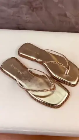 Sandália Rasteirinha Chinelinho Tira de Brilho Strass Colorido Confortável Casual Amizzara ##shopee  Link nos comentários 😍⬇️ 