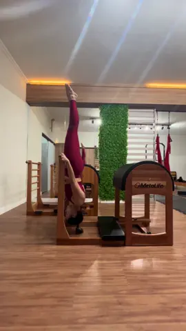 Siga as instruções… #pilates  #pilatesbursite  #pilatesfibromialgia  #fazendariogrande  #pilateslabirintite  #pilatesfazendariogrande  #pilateslovers  #pilatesparatodos  #pilatesparajoelho  #pilatestododia  #pilatesbarrel 