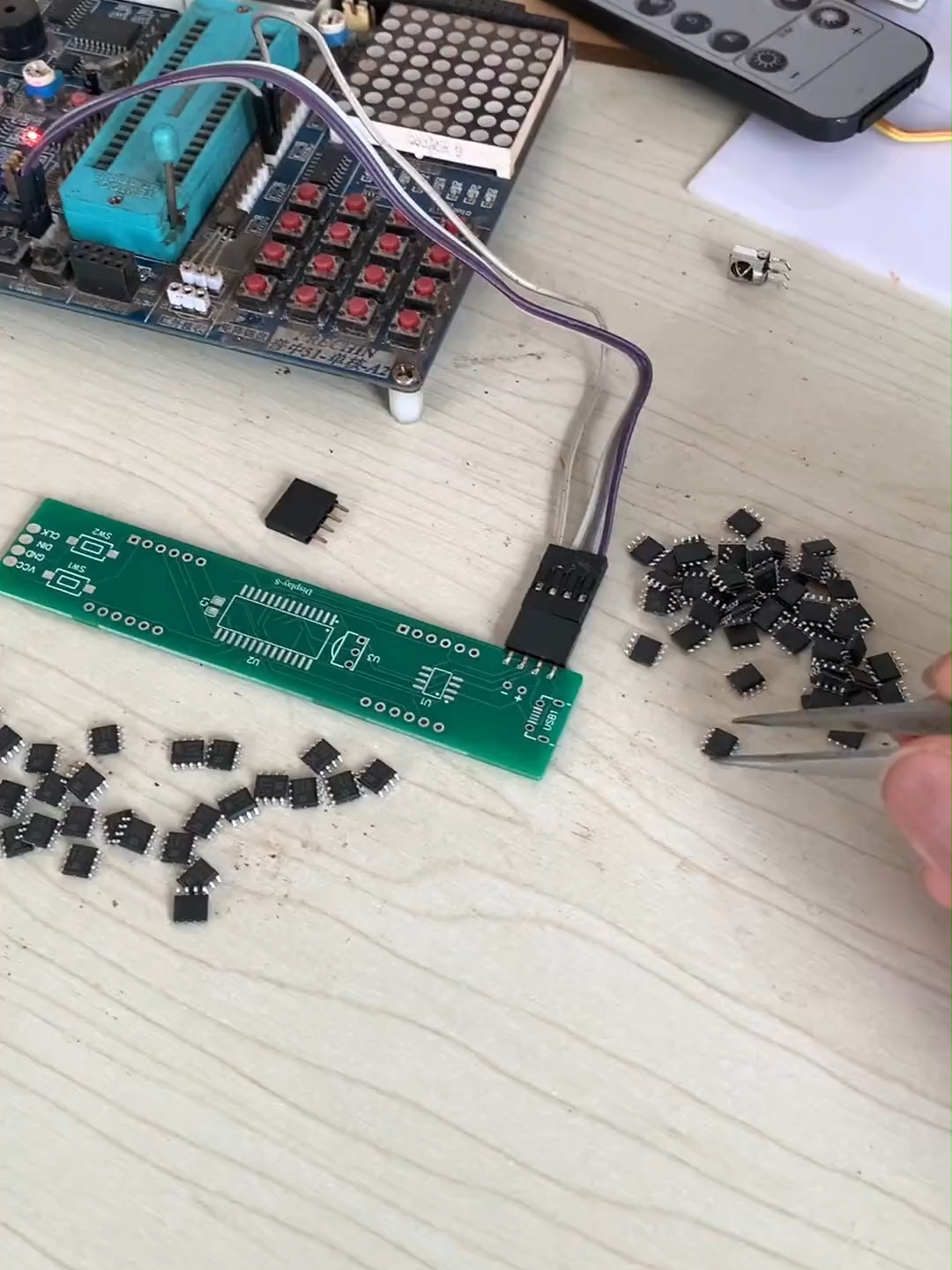 Programming or burning a microcontroller   #programming #microcontroller #pcbdesign #electronicengineer #electronics #hardware #fpga