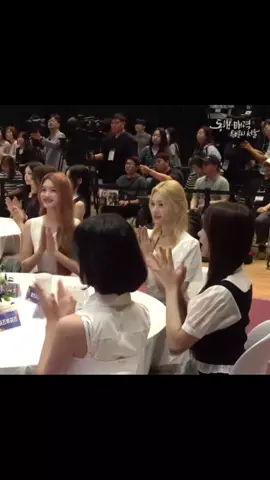 receh banget lu berdua 😭🫵🏻🤣 #CARMEN #카르멘 #JIWOO #지우 #BIGHANDZ  #JUUN #주은 #A_NA #에이나  #Hearts2Hearts #하츠투하츠 #H2H 