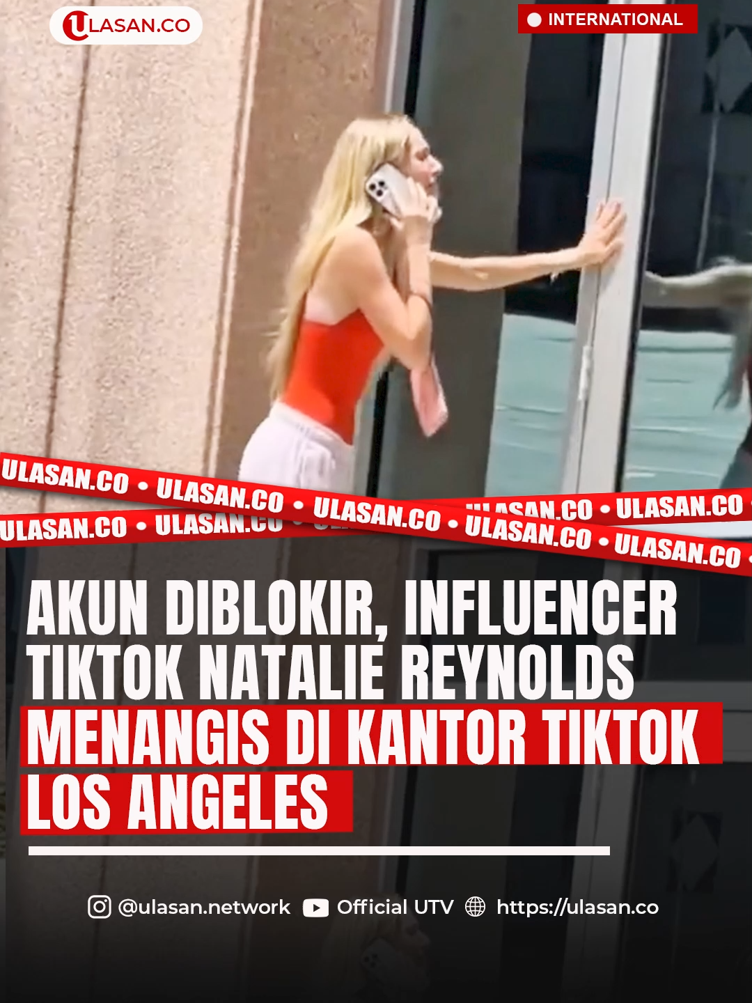 Insiden kontroversial kembali mengguncang jagat media sosial. Seorang TikToker bernama Natalie Reynolds tertangkap kamera berteriak dan menangis histeris di depan kantor pusat TikTok, setelah akunnya resmi diblokir oleh platform tersebut. Pemblokiran dilakukan menyusul kecaman luas terhadap video yang diunggah Natalie. Dalam video tersebut, ia terekam menyuruh seorang wanita tunawisma untuk melomp4t ke danau, dengan janji akan memberinya 20 dolar. Namun, setelah sang wanita benar-benar melompat, Natalie justru kabur dari lokasi. Tr4gisnya, wanita tersebut diketahui tidak bisa beren4ng dan sempat berteriak meminta pertolong4n. Aksi tersebut menuai kemarahan publik. Banyak netizen mengecam Natalie karena dianggap mempermainkan nasib orang lain demi konten. Reynolds adalah kreator konten usia 26 tahun di Los Angeles. Ia populer di TikTok dengan video lip sync dan menari, yang memiliki sekitar 2,5 juta follower. #beritatiktok #beritaviral #beritaterkini #beritaterupdate #beritaterbaru #tiktok