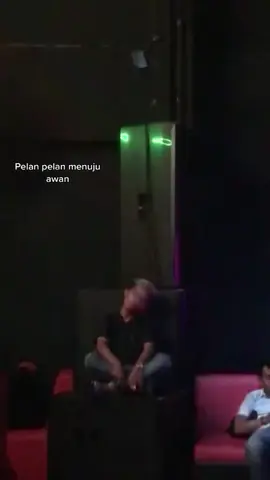 awalnya bagi empat besok nya duluan nyampe ditempat #hiburanmalam #dugem #duniaparty #discotik #duniamalam #housemusikjadul #