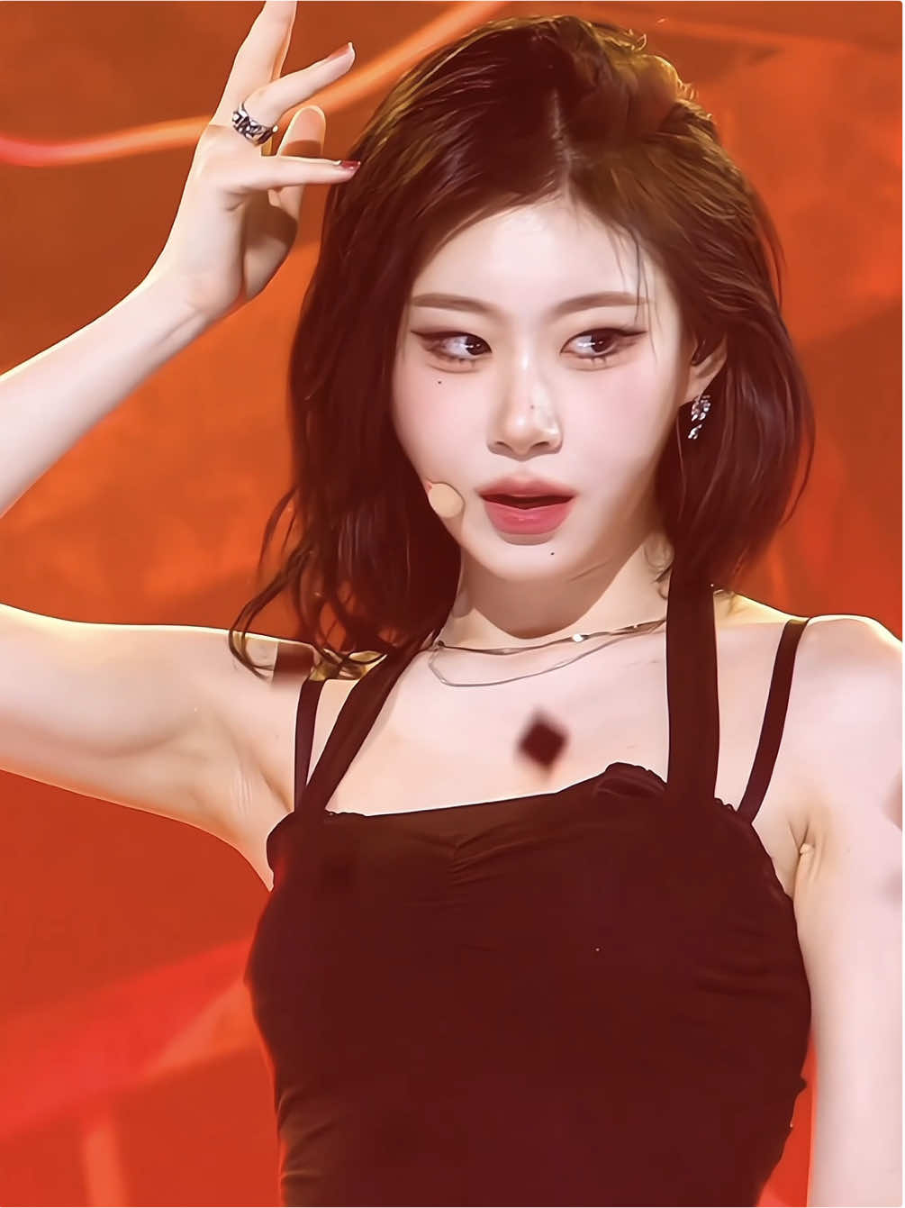 Mid-length Chaeryeong is a whole new level of hot 🔥🫠💘 #chaeryeong #leechaeryeong #itzy #fyp 