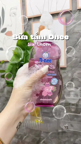 Tắm ké của con mà công nhận Dnee thơm xỉu ấy 😌 thấy bảo hồng với tím thơm nhất 🚿🛁 #mekemdaily #suatamchobe #suatamgoidnee #Dnee #mebim #embe 
