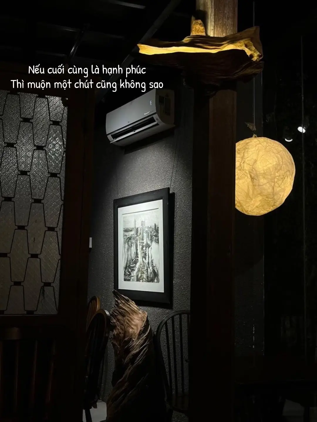 Một ngày nào đó,  chúng ta sẽ tìm thấy người đó, người mà giữa hàng trăm triệu người trên thế giới này, sẽ vững vàng tiến đến chỗ chúng ta, nắm lấy tay ta, bình bình lặng lặng cùng đi qua cuộc đời giông gió,  Ta sẽ yêu người đó thật sâu đậm, người đó sẽ thương ta đến tột cùng. Ta sẽ về chung một tổ ấm, ăn chung một món ăn, xem cùng một bộ phim, sẽ ôm nhau ngủ và cũng thức dậy đi làm,  Những ngày nắng sẽ cùng nhau đi dạo, những ngày mưa cùng ở nhà nằm ườn trên ghé và lắng nghe tiếng tim đập rộn ràng vang lên giữa thế giới bé nhỏ. Những ngày vui sẽ cùng nhau cười đùa, những ngày buồn sẽ vỗ về hay cùng rơi nước mắt, Một cuộc sống tĩnh lặng, vô cùng bình thường; nhưng êm đềm và hạnh phúc, Sẽ rất hạnh phúc, Rồi ngày đó sẽ tới... #xuhuongtiktok #xuhuong #fyp #tamtrang #hanhphuc #tinhyeu 