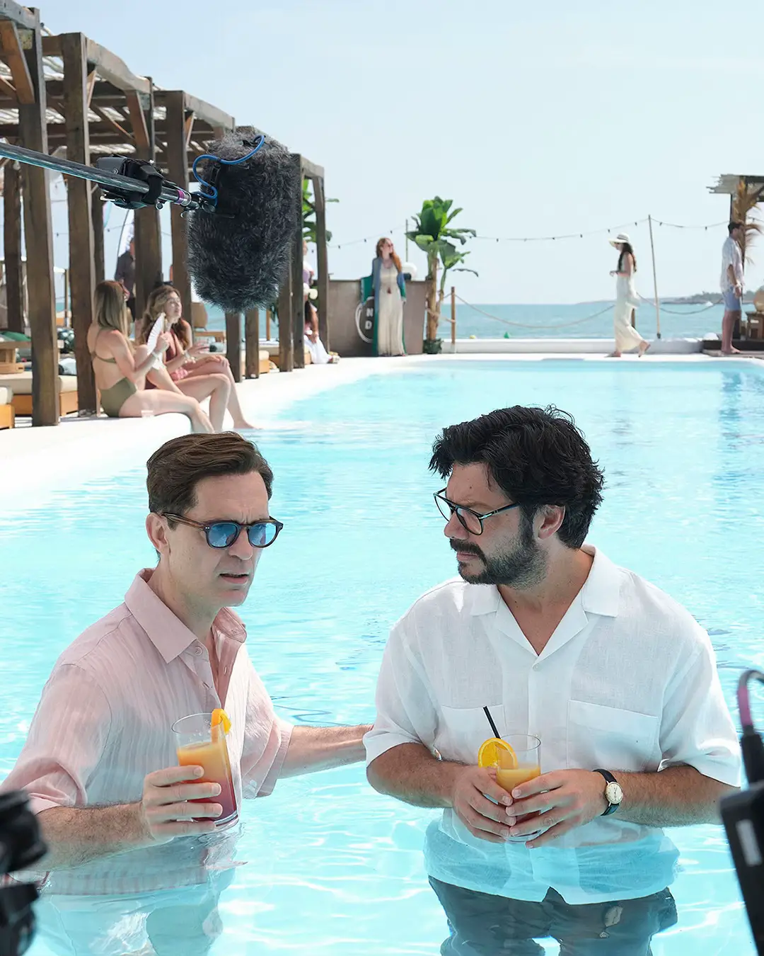 Le plan a pris un peu de temps, petits frères, mais nous y sommes : Álvaro Morte fera une apparition spéciale dans la saison 2 de BERLIN. #berlin2 #lacasadepapel #elprofesor #alvaromorte #pedroalonso #netflix #onregardequoi