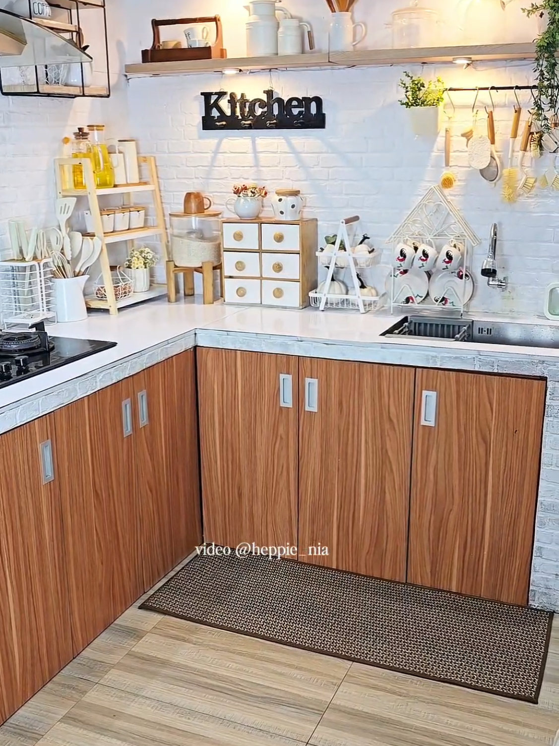 Keset dapur aestetik,nyerap  air dan minyak,ada anti slip jadi tidak licin #kesetdapur #kesetdapurset #kesetdapuraesthetic 