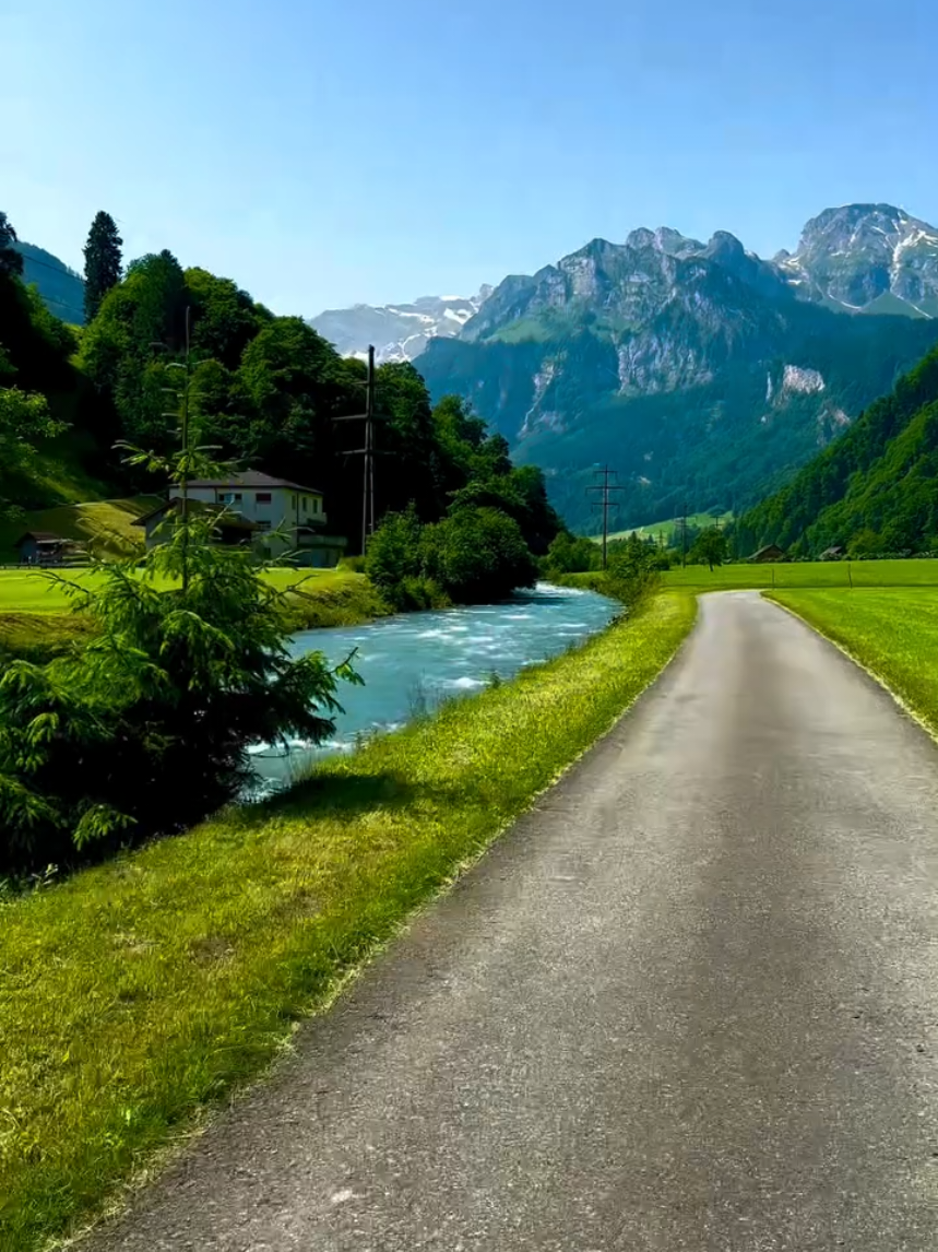 Drive In Switzerland 🇨🇭⛰️☘️😍 #fyp #nature #switzerland #swissbeauty #traveltiktok #explore #viral 