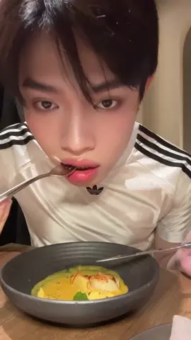| ăn mà cũng quyến rũ nữa 😩 #PHAPKIEU #phapkieu #phápkiều #xuhuong #xh #xhuong #xuhuongtiktok #xhtiktok #xhuongtiktok #abcxyz #fyp #tiktok #trending #top #vietnam #2025