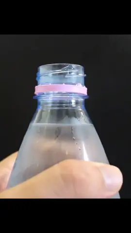 طريقة غلق قارورة الماء #ضحك #العراق_السعوديه_الاردن_الخليج #ترند #tik_tok #funnytiktok #الشعب_الصيني_ماله_حل😂😂 #ميمز #friends #تفاهة #معلومات #اكسبلور #Usa #الصين 