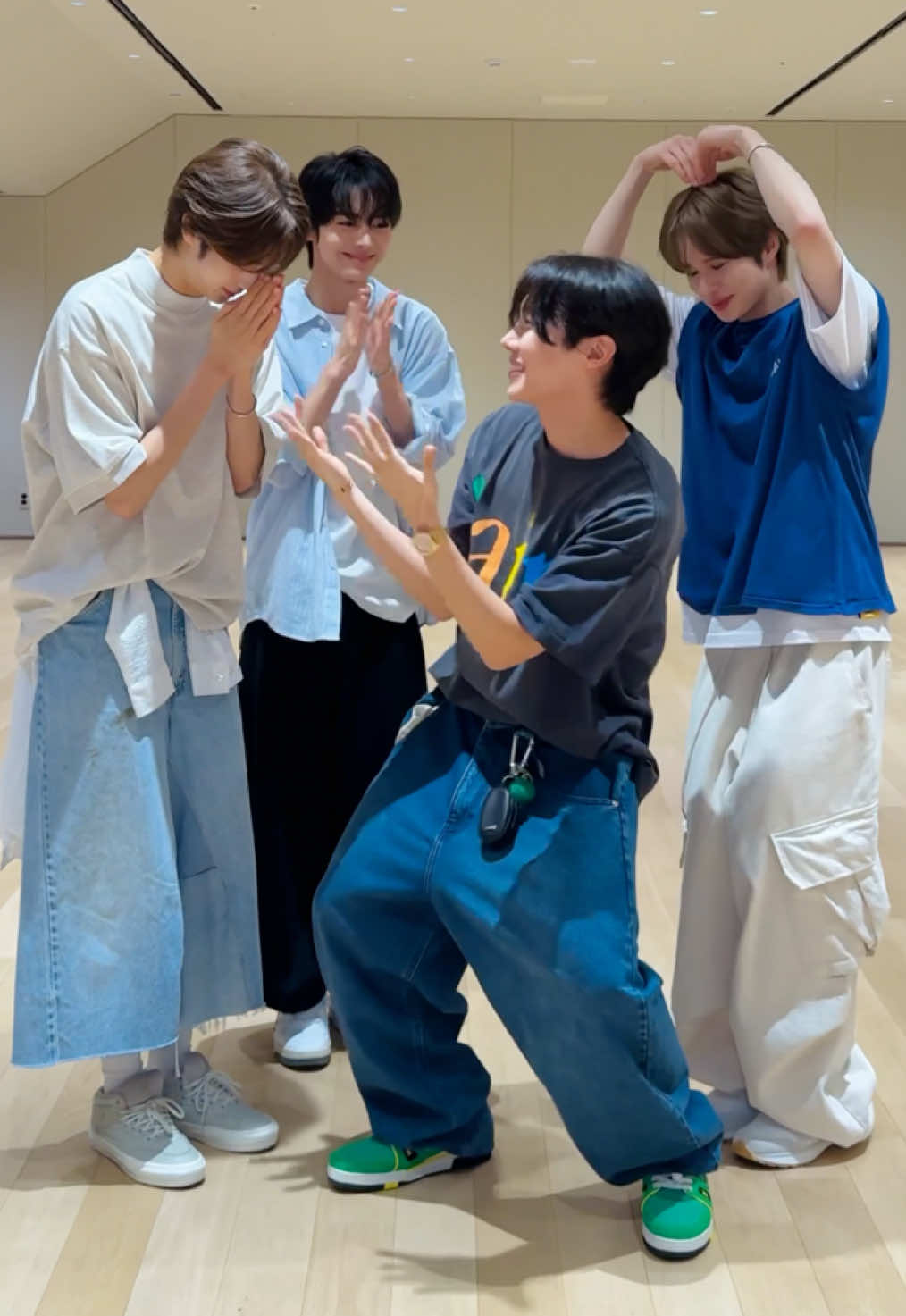 #BTS #제이홉 님과 #마음따라뛰는건멋지지않아 ❔ #TWS #투어스 #247WithUs #YOUNGJAE #영재 #HANJIN #한진 #KYUNGMIN #경민 #TRY_WITH_US #Countdown #방탄소년단 #BTS #jhope  @BTS @hobipower  #summersongs #SongoftheSummer