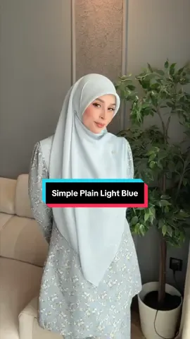 Rasa2 cikgu ni ajar subject apa? 🫣 Tutorial khas untuk ticer2 dan anak murid ticer yang nak ke kelas. Mesti sepanjang hari senyum je pakai material chiffon voile Simple Plain ni.  Yang ini kod Light Blue. Walaupon warna lembut dah pakai 2 layer pon tak jarang tau.  #fabulusck #tutorialhijab #tutorialtudung #bawallabuh #bawalbidang50 #bawalbidang55 #fyp #fypシ゚ #chiffonvoile #bawalplain 